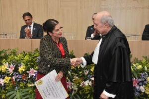 promotora-fernanda-da-nobrega-recebe-medalha-frei-caneca-em-cerimonia-do-tre-pe
