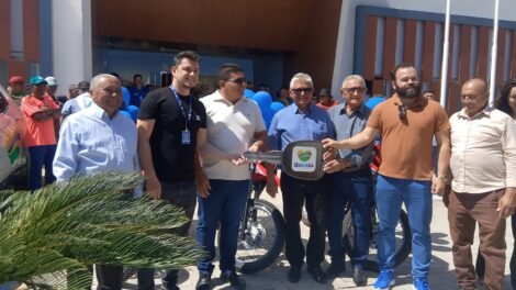 quixaba:-prefeito-ze-pretinho-entrega-oito-novos-veiculos-para-a-frota-do-municipio