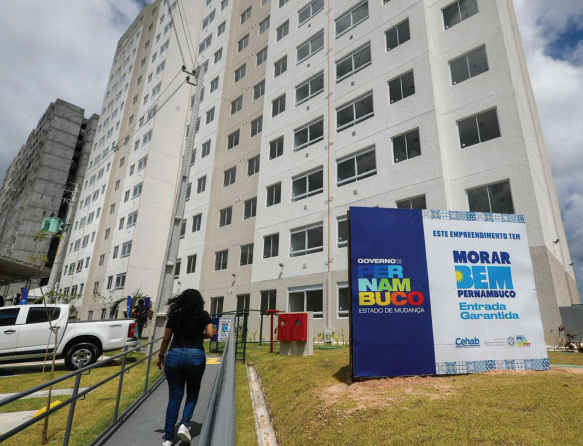 “tudo-que-eu-quero-e-uma-casa”:-pernambuco-inicia-construcao-de-quase-500-moradias-populares-e-emociona-familias-de-baixa-renda