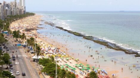 homem-e-morto-a-tiros-na-areia-da-praia-de-boa-viagem,-no-recife
