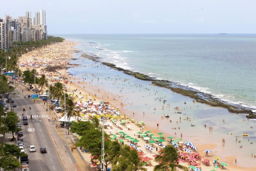 homem-e-morto-a-tiros-na-areia-da-praia-de-boa-viagem,-no-recife