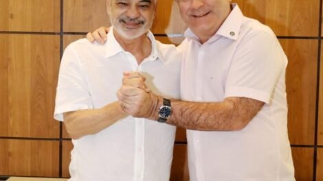 prefeito-zeca-cavalcanti-recebe-senador-humberto-costa-para-tratar-de-investimentos-e-demandas-de-arcoverde