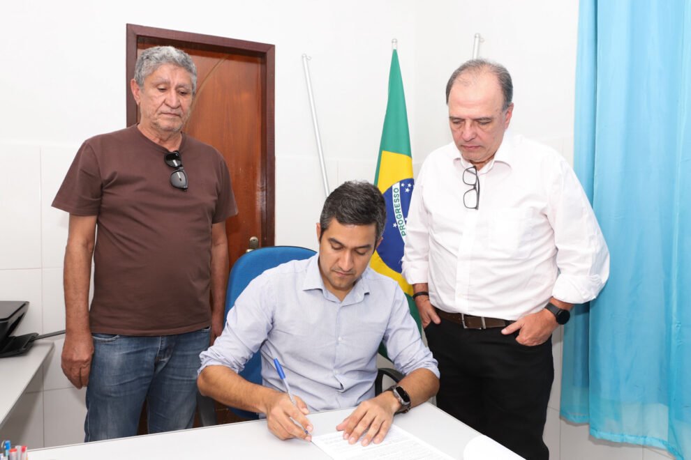 prefeito-de-tabira-sanciona-lei-que-regulamenta-apreensao-e-destinacao-de-animais-soltos-nas-vias-publicas