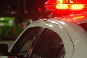 homem-e-morto-a-tiros-em-barbearia-no-recife;-crianca-e-jovem-ficam-feridos