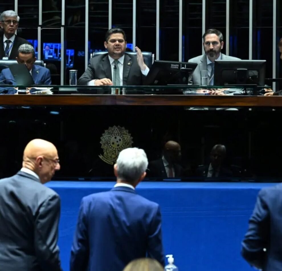 senado-aprova-projeto-que-reduz-penas-de-bolsonaro-e-condenados-por-tentativa-de-golpe