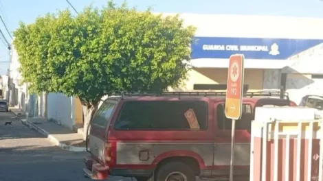 veiculo-de-lotacao-bloqueia-saida-do-samu-no-centro-de-afogados-da-ingazeira