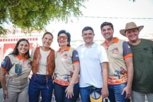 kaio-manicoba-recebe-raquel-lyra-na-67a-missa-do-vaqueiro-de-floresta