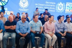 prefeito-de-quixaba,-ze-pretinho,-integra-comitiva-da-governadora-raquel-lyra-em-serra-talhada-durante-lancamento-de-programa-de-sementes