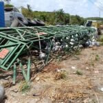 caminhao-carregado-com-botijoes-tomba-em-rodovia-movimentada-e-parte-da-carga-e-saqueada