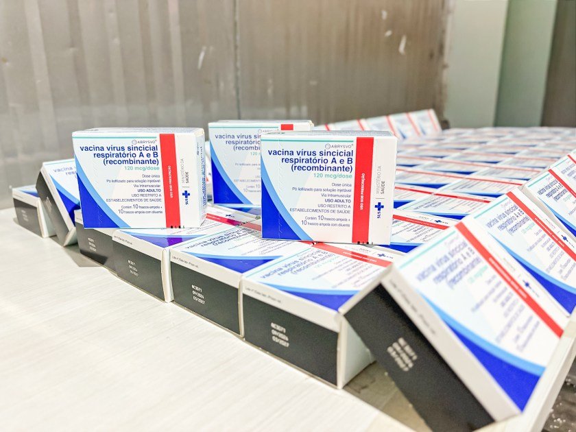 pernambuco-recebe-novo-lote-de-vacinas-contra-o-virus-sincicial-respiratorio-para-gestantes