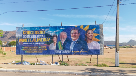 duque-espalha-outdoors-em-serra-talhada-com-lula-e-raquel-lyra-no-dia-da-entrega-das-chaves-do-vanete-almeida