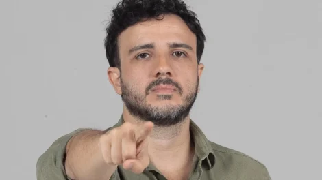 lider-do-mbl-e-apoiadores-jogam-sal-grosso-em-casa-que-lula-foi-criado