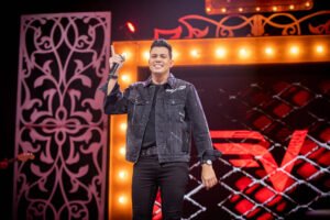 cantor-vitor-fendes-e-banda-desejo-de-menina-agitam-quixaba-nesta-segunda-feira-no-janeiro-fest