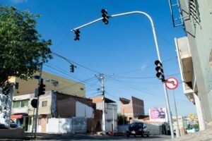 prefeitura-de-afogados-finaliza-sinalizacao-de-semaforo-na-antonio-rafael-de-freitas-e-antonio-jose-de-lemos-e-reforca-seguranca-no-transito