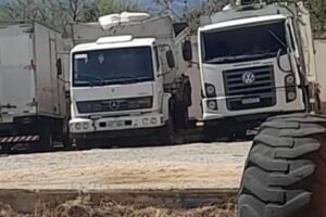 caminhao-da-coleta-de-serra-talhada-se-envolve-em-acidente-na-pe-320-em-afogados-da-ingazeira