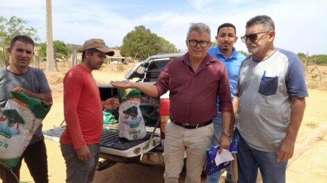 secretaria-de-agricultura-de-tavares-pb-realiza-entrega-de-sementes-no-povoado-do-silvestre