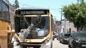 motorista-de-onibus-embriagado-provoca-colisao-no-centro-do-recife-e-deixa-feridos