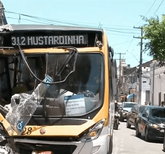 motorista-de-onibus-embriagado-provoca-colisao-no-centro-do-recife-e-deixa-feridos