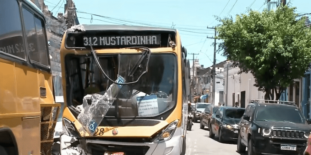 motorista-de-onibus-embriagado-provoca-colisao-no-centro-do-recife-e-deixa-feridos