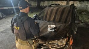 prf-prende-foragido-por-roubo-com-pistola-falsa-e-carro-roubado-na-br-101,-no-recife