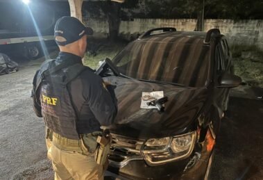 prf-prende-foragido-por-roubo-com-pistola-falsa-e-carro-roubado-na-br-101,-no-recife