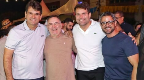 zeca-cavalcanti-recebe-aliados-e-comemora-resultado-do-pre-carnaval
