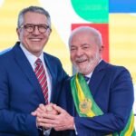 em-pe,-lula-e-padilha-visitam-obras-para-expansao-de-laboratorio-farmaceutico-que-produz-medicamentos  