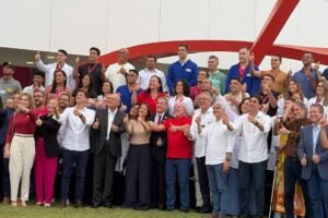 lula-visita-fabrica-do-ache-em-pernambuco-ao-lado-de-raquel-lyra,-joao-campos-e-ministro-da-saude
