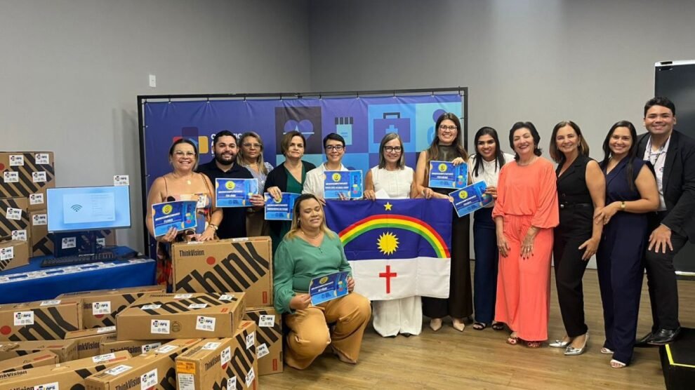 santa-cruz-da-baixa-verde-e-contemplada-com-seis-minicomputadores-pelo-governo-do-estado